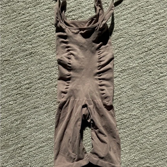 SKIMS Taupe Sleeveless Bodysuit - Picture 2 of 4